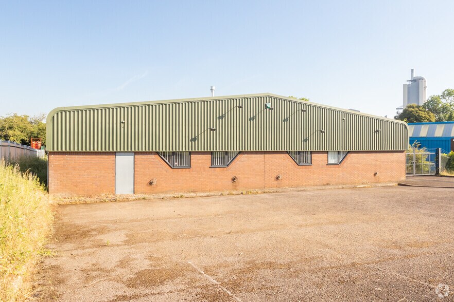 22 Somers Rd, Rugby to rent - Building Photo - Image 3 of 3