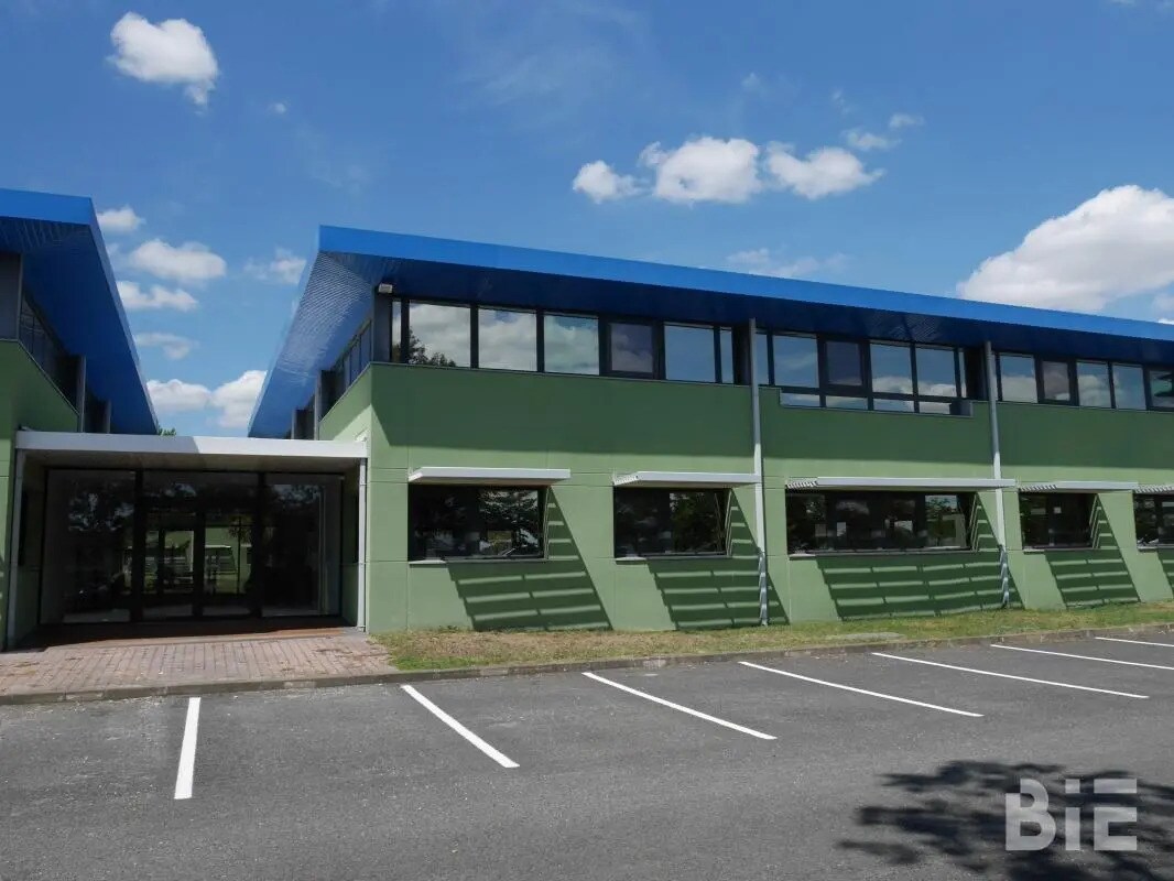 Office in Canéjan to rent Building Photo- Image 1 of 8