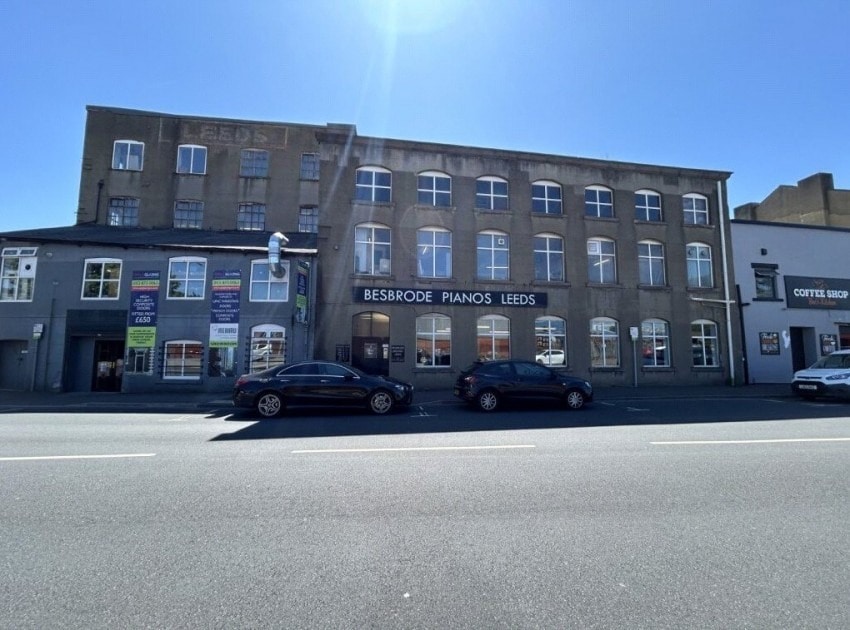 39 Holbeck Ln, Leeds to rent Building Photo- Image 1 of 4