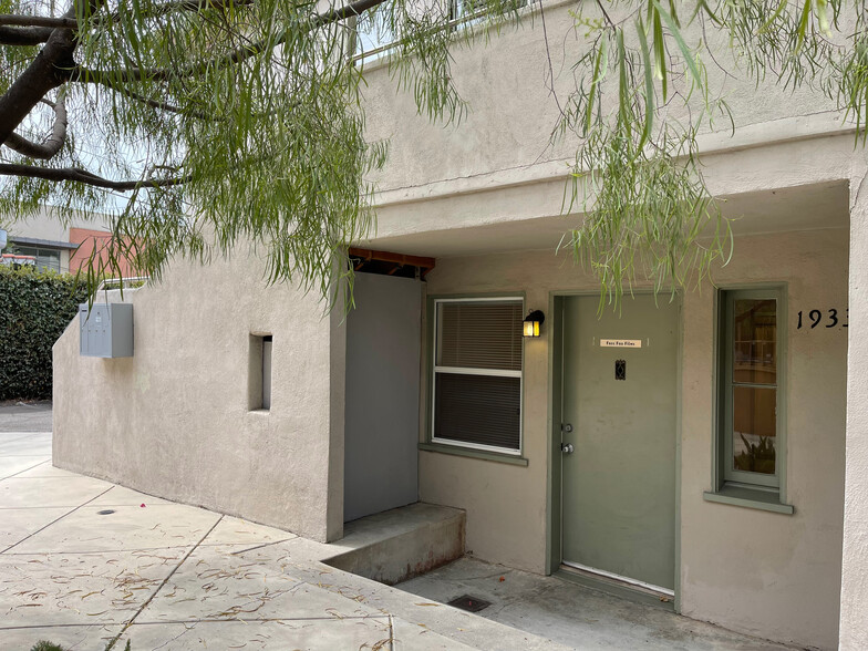 1933 1/2 Hillhurst Ave, Los Angeles, CA for rent - Primary Photo - Image 1 of 6