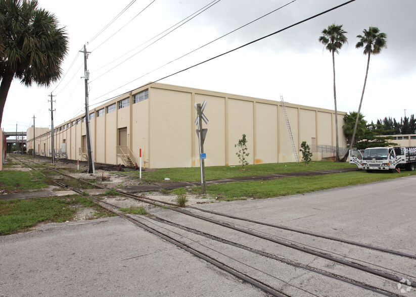 16501-16511 NW 7th Ave, Miami, FL for rent - Building Photo - Image 3 of 5