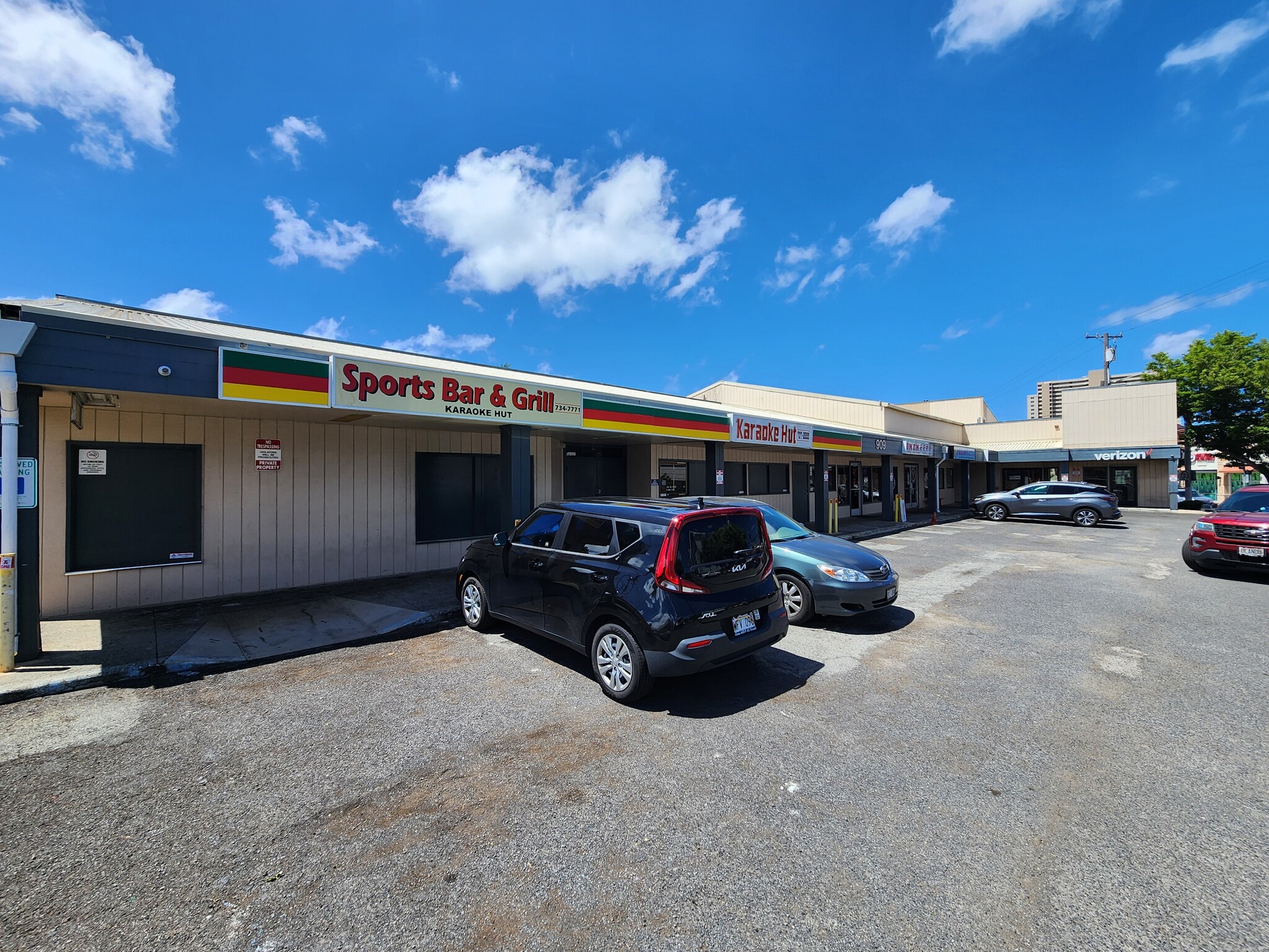 909 Kapahulu Ave -, Honolulu, HI for rent Building Photo- Image 1 of 15