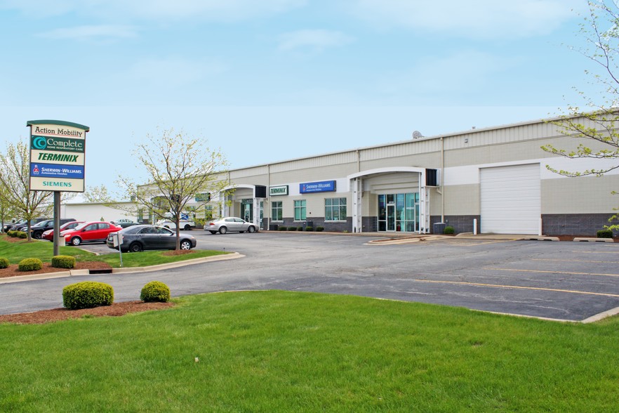 2104-2116 W Townline Rd, Peoria, IL for rent - Building Photo - Image 2 of 23