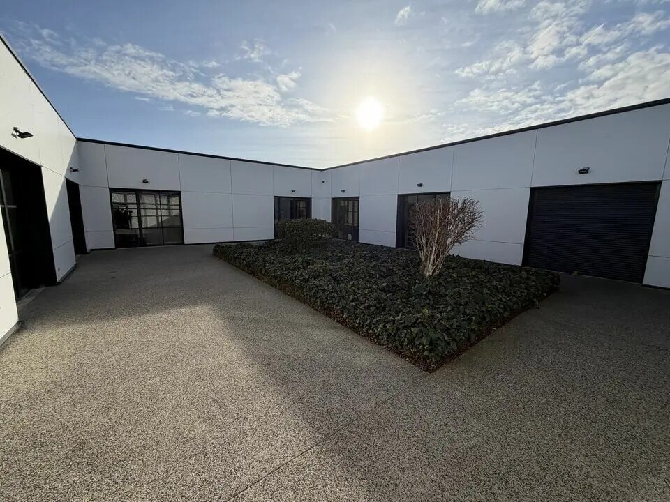 Vente Local d'activités 400 m² - Photo 1