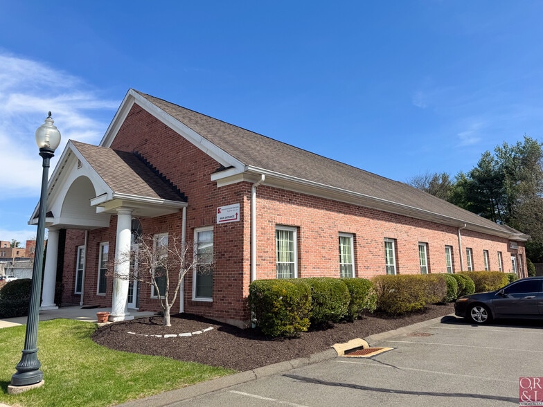 56 W Main St, Plainville, CT to rent - Building Photo - Image 1 of 6