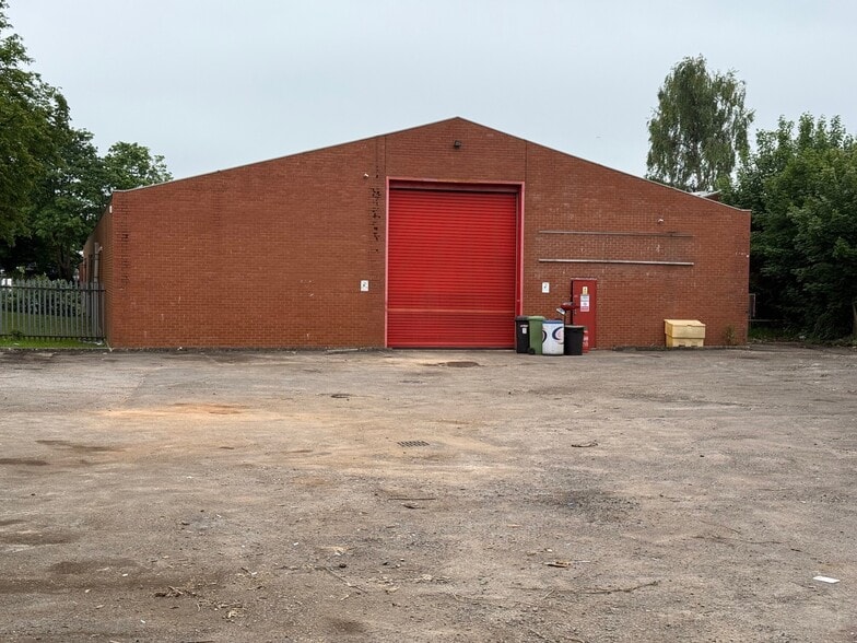 Unit 7 Corinium Industrial Estate, Raans Road, Amersham to rent - Building Photo - Image 1 of 7