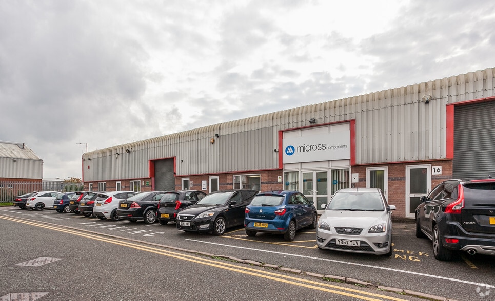 Lancaster Fields, Crewe to rent - Building Photo - Image 3 of 6