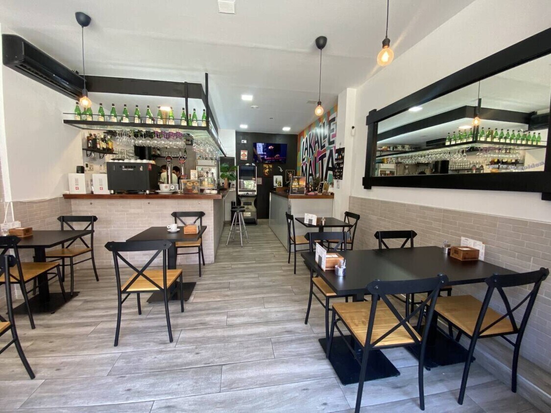 Barcelona, BAR 08018 - Unit - -  - Interior Photo - Image 1 of 6