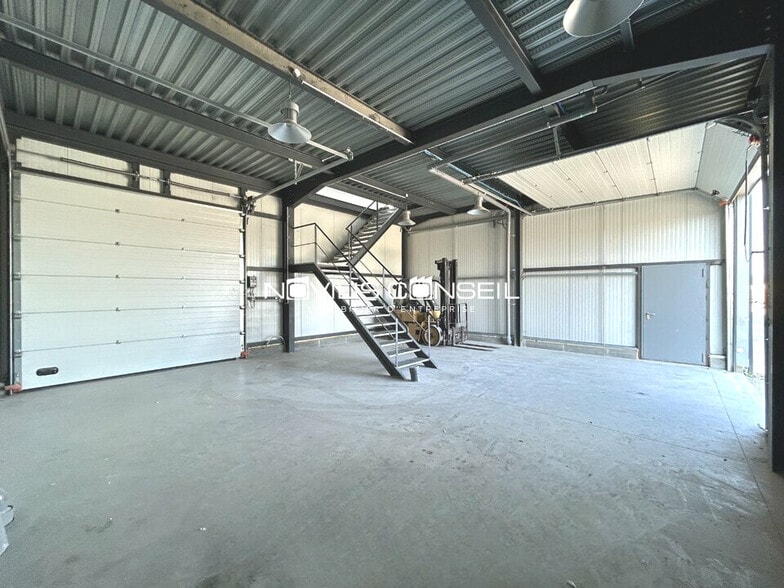 Light Industrial in Toulouse to rent - Interior Photo - Image 1 of 9