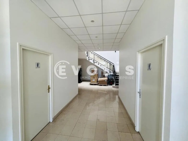 Office in Émerainville to rent - Building Photo - Image 3 of 17