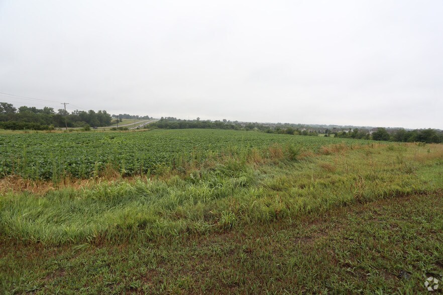 Falcon Lakes Dr, Basehor, KS for sale - Primary Photo - Image 1 of 1