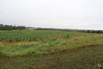 Falcon Lakes Dr, Basehor, KS for sale Primary Photo- Image 1 of 1