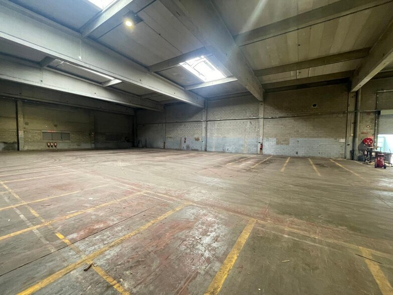 Light Industrial in Aulnay-sous-Bois to rent - Building Photo - Image 2 of 10