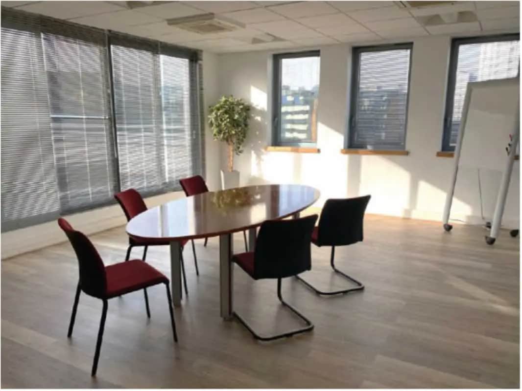 Office in Nanterre to rent Interior Photo- Image 1 of 3