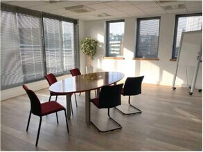 Office in Nanterre to rent Interior Photo- Image 1 of 3