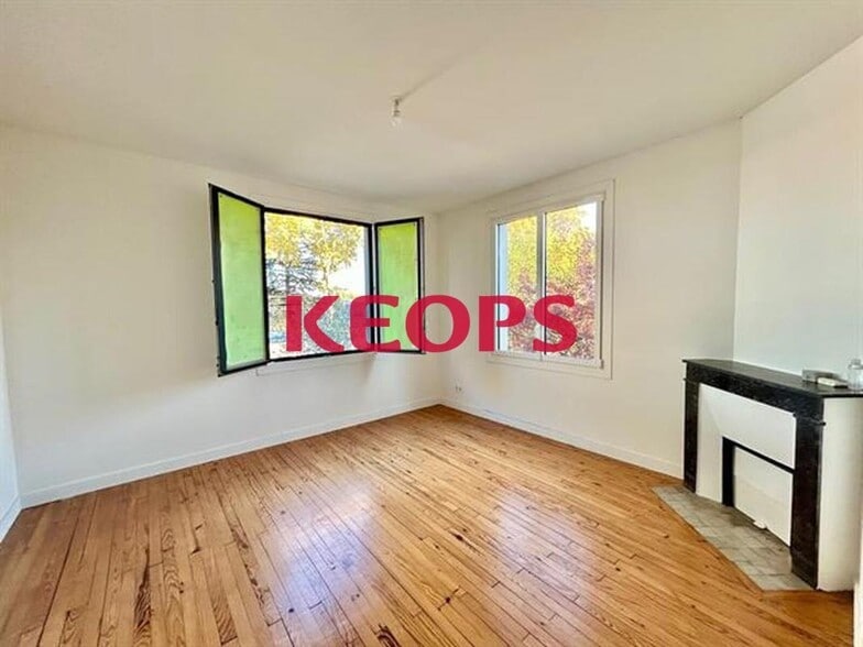 50 Route De Paris, Fenouillet to rent - Building Photo - Image 1 of 21