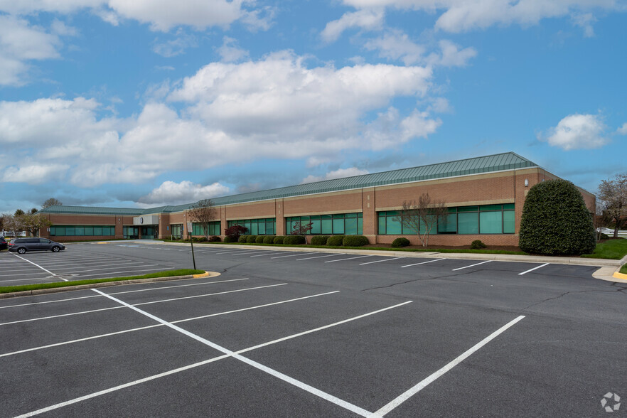 4090 Lafayette Center Dr, Chantilly, VA for rent - Building Photo - Image 1 of 5