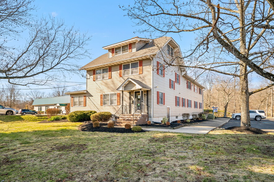 300 W Trenton Ave, Morrisville, PA for rent - Building Photo - Image 1 of 23