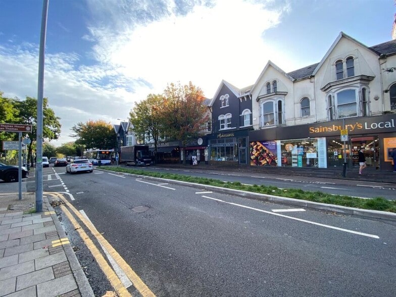37 Uplands Cres, Swansea to rent - Building Photo - Image 3 of 8