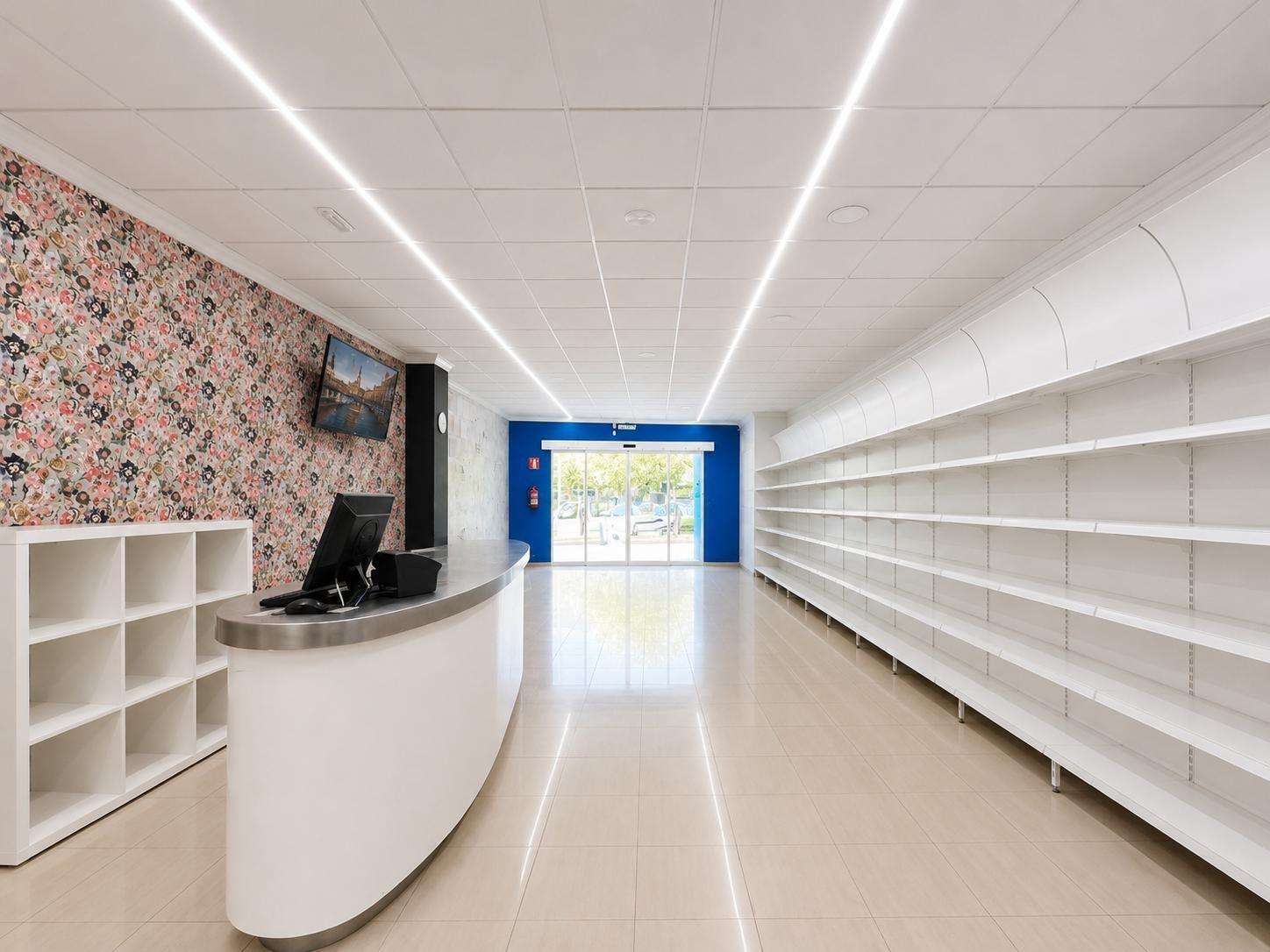 Retail in Carlet, Valencia to rent Lobby- Image 1 of 5