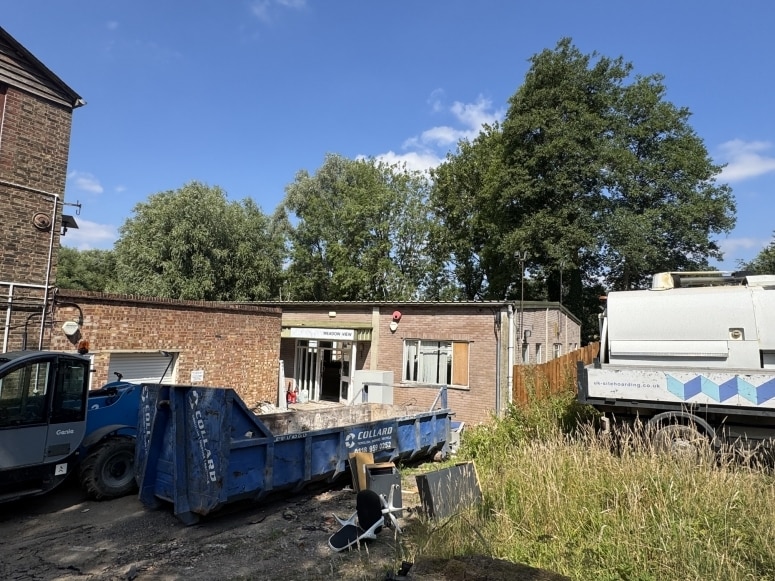 Tannery Ln, Guildford to rent - Building Photo - Image 2 of 2