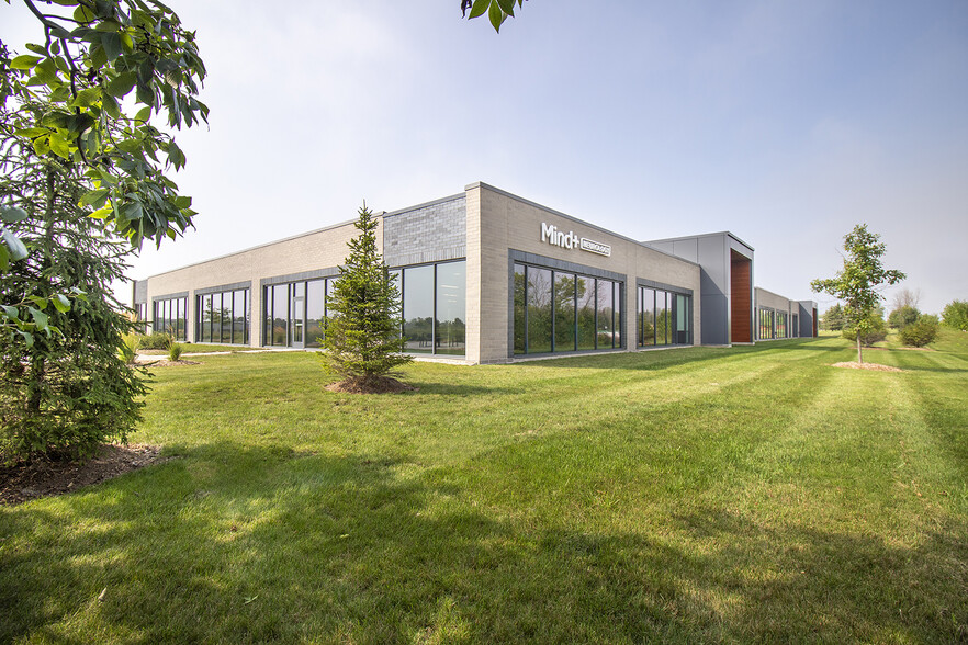 12200 N Corporate Pky, Mequon, WI for rent - Building Photo - Image 1 of 20