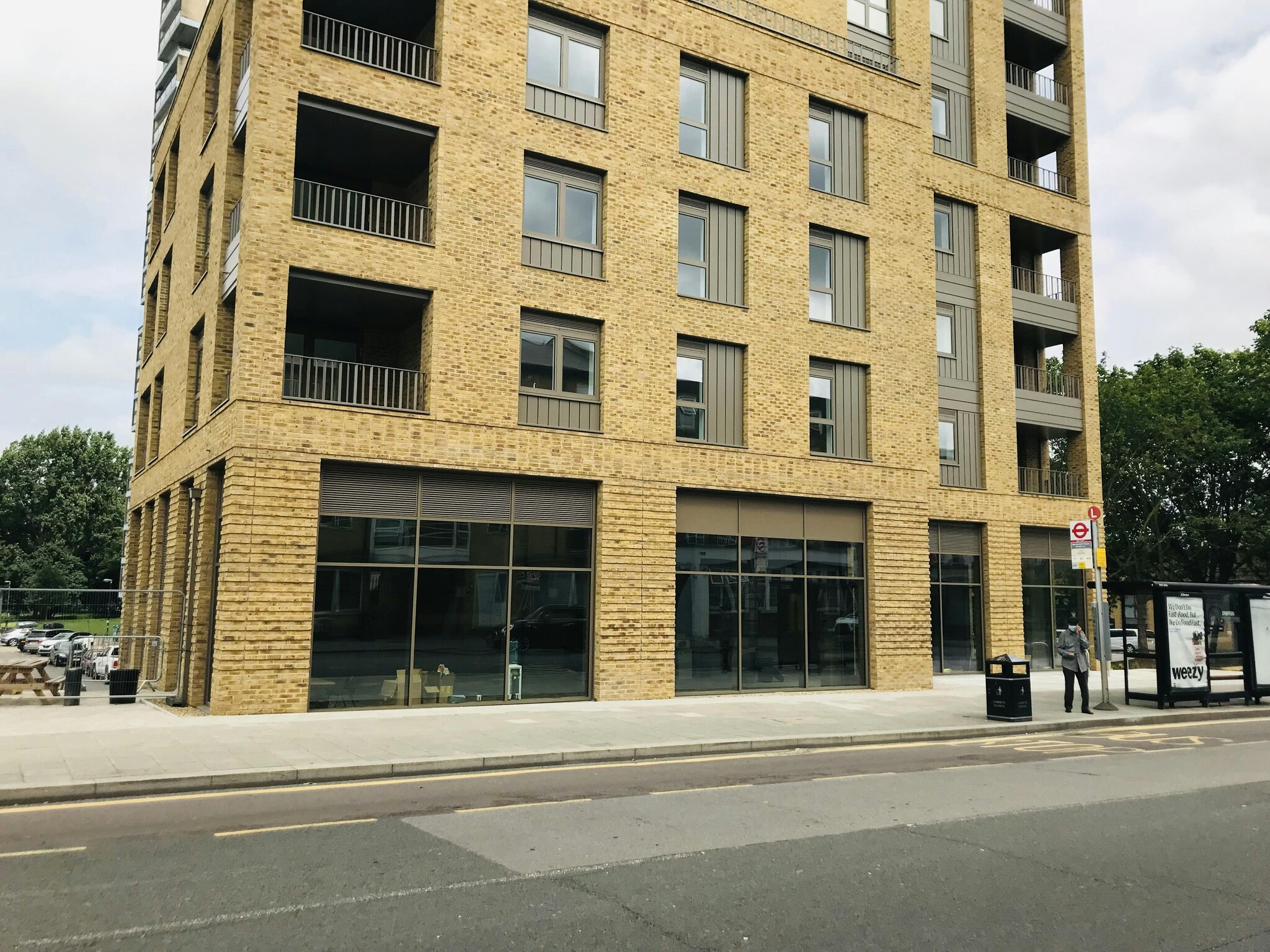 416 Wandsworth Rd, London to rent Building Photo- Image 1 of 5