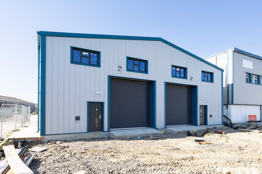 1 Fort Rd, Littlehampton to rent - Building Photo - Image 2 of 6