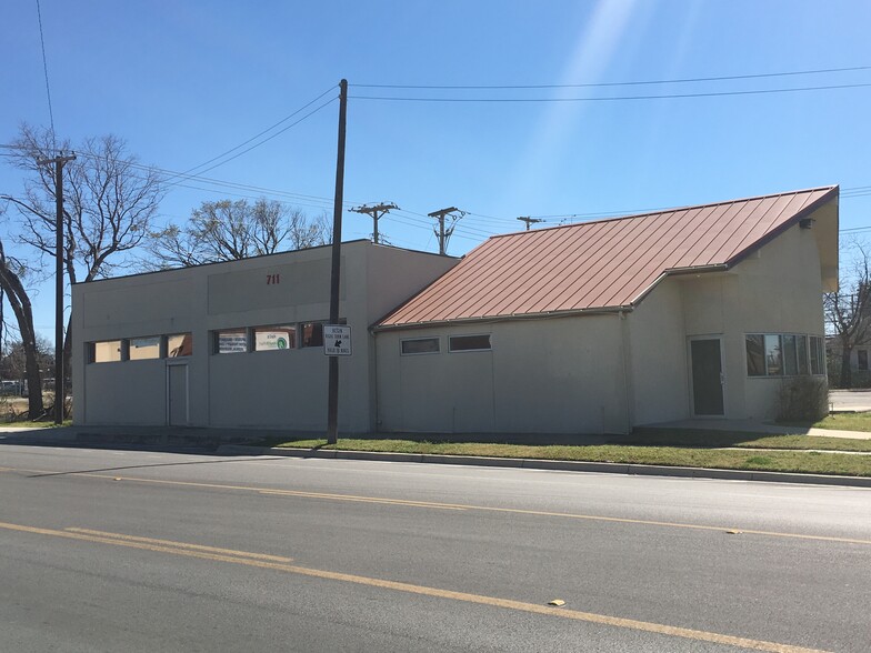 711 Pennsylvania Ave, Fort Worth, TX for rent - Building Photo - Image 2 of 16