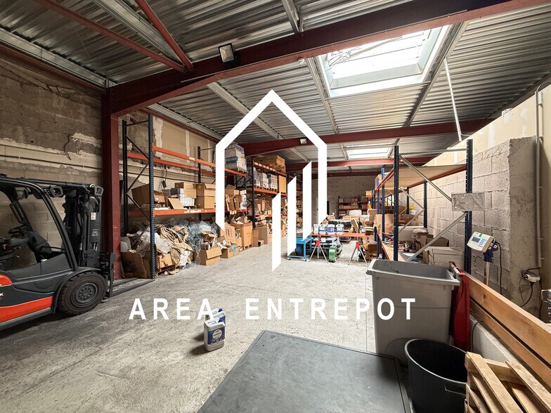 17 Voie de l'Irlande, Vitrolles for sale - Building Photo - Image 1 of 8