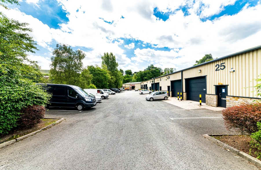 New Hall Hey Rd, Rossendale to rent - Building Photo - Image 3 of 4