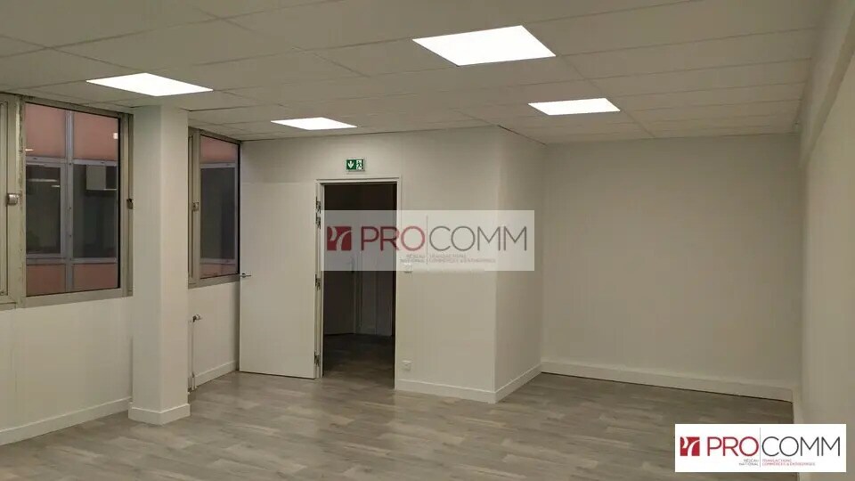 Office in Chartres to rent - Building Photo - Image 3 of 3