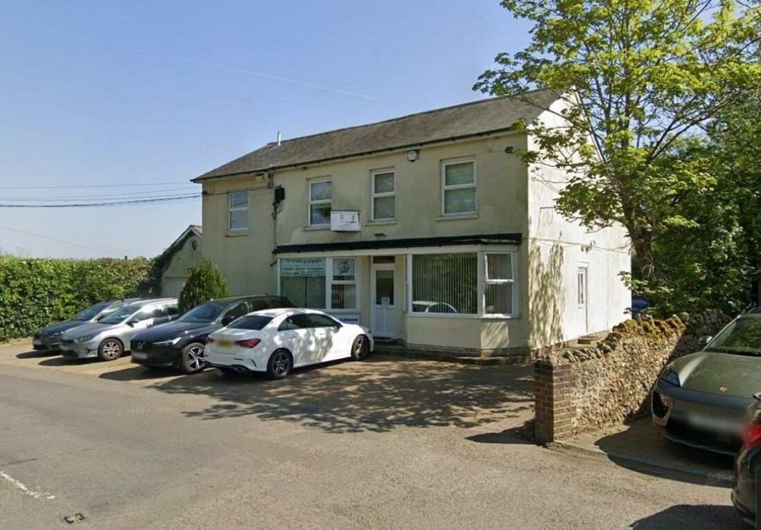 4 Tongham Rd, Farnham to rent Building Photo- Image 1 of 3
