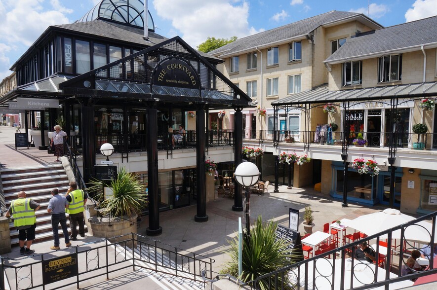 Montpellier St, Cheltenham to rent - Building Photo - Image 3 of 5