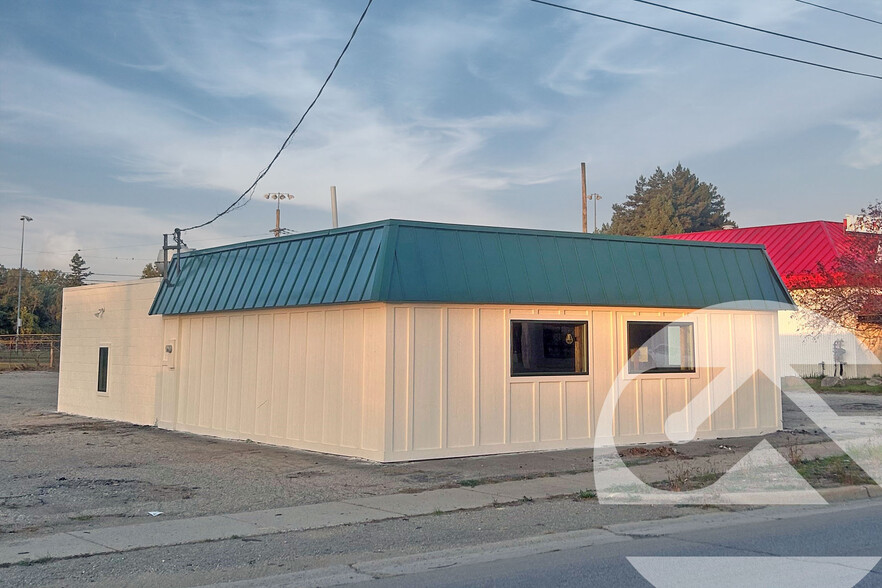 4355 Dixie Hwy, Waterford, MI for rent - Building Photo - Image 1 of 4