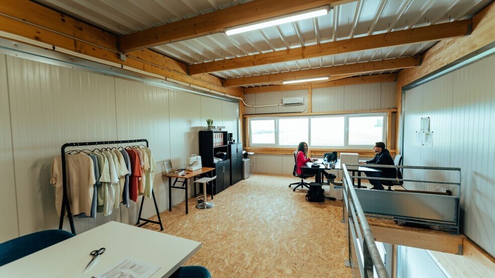 58 Rue Des Bergères, Arpajon to rent - Building Photo - Image 2 of 21