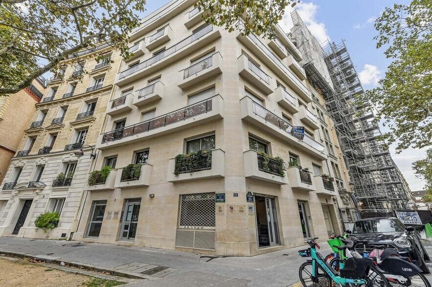 Build-to-Rent in Paris for sale - Building Photo - Image 1 of 8