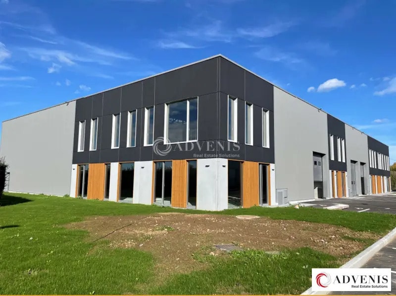 Location Entrepôt 670 m² - Photo 1