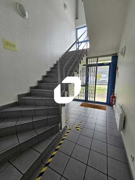 Office in Villepinte to rent - Lobby - Image 2 of 7
