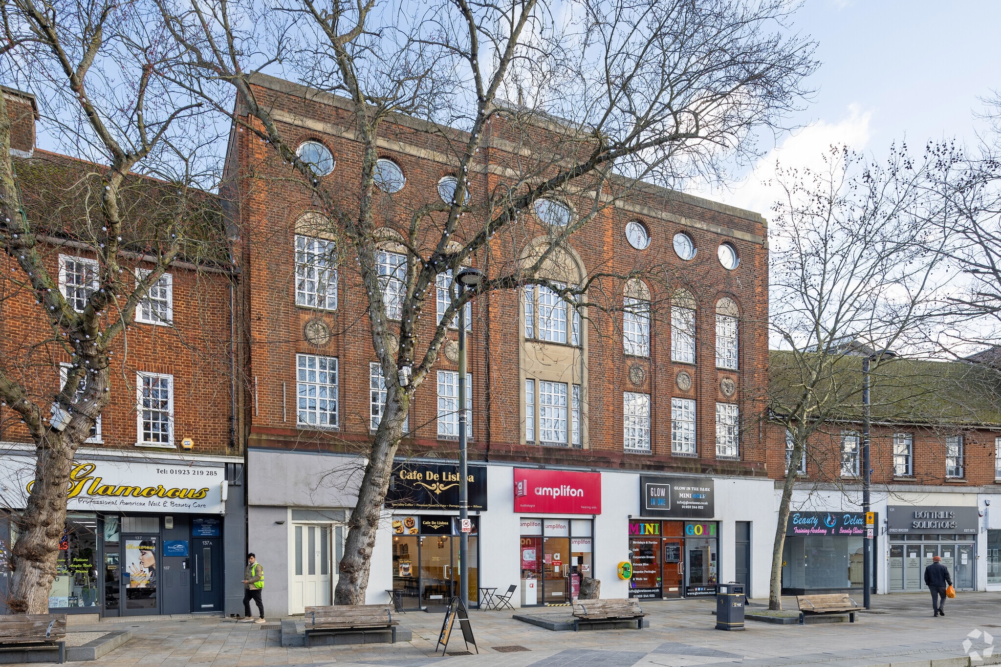 135 The Parade, Watford for sale Primary Photo- Image 1 of 1