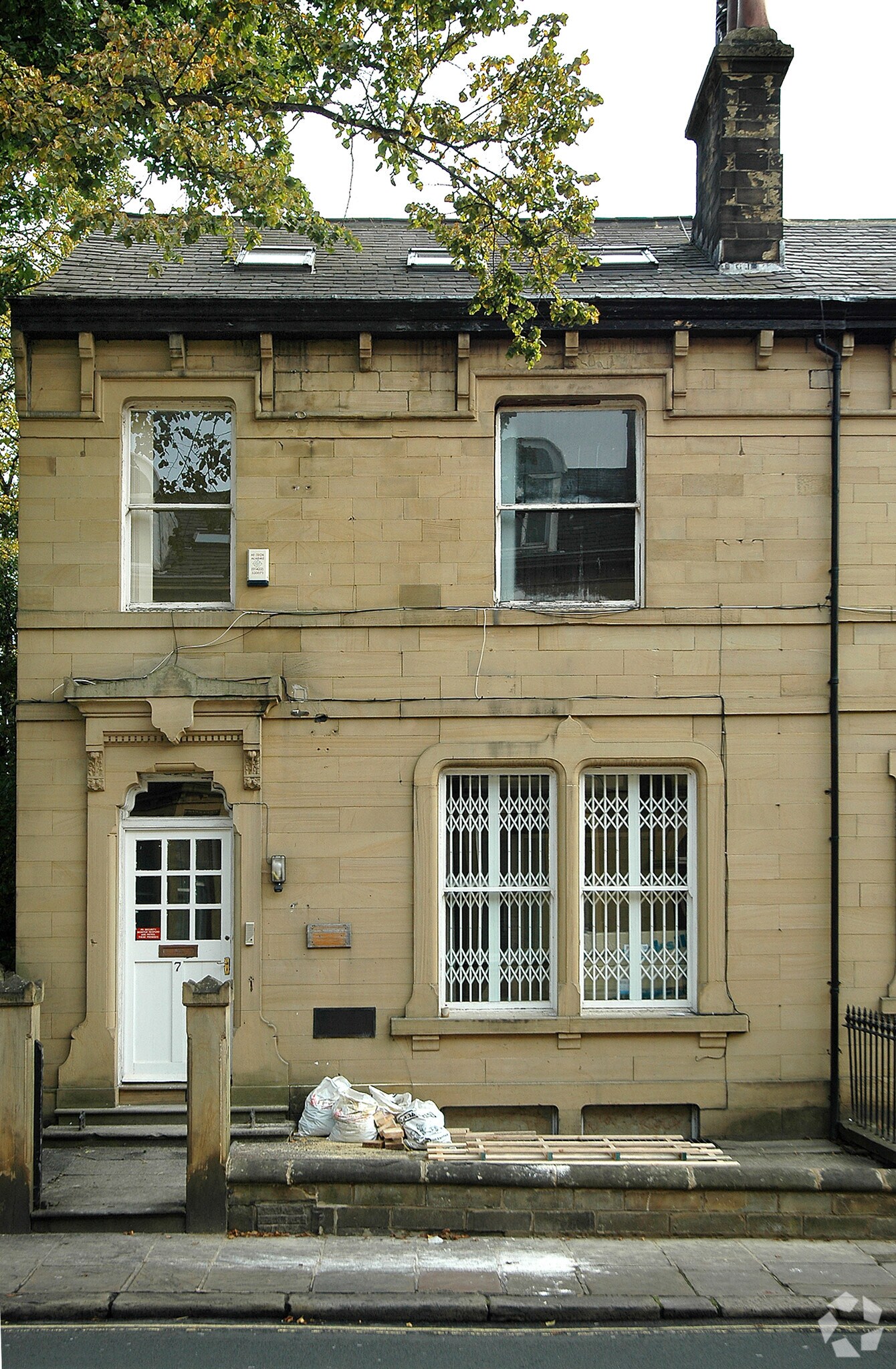 7 Clare Rd, Halifax HX1 2HX Office for Rent