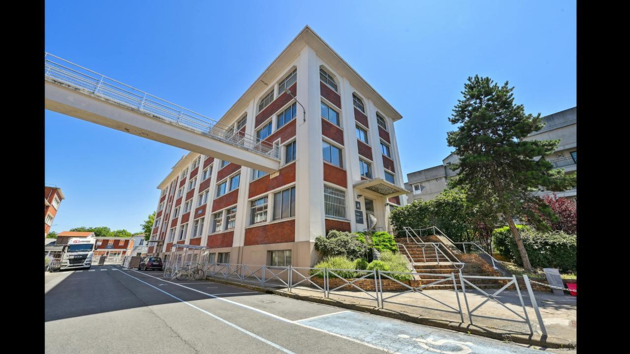 Office in La Courneuve to rent Building Photo- Image 1 of 15