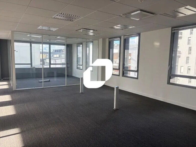 Office in Bordeaux to rent - Interior Photo - Image 3 of 13