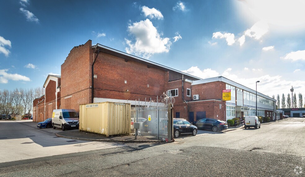 Aintree Way, Liverpool to rent - Building Photo - Image 2 of 2
