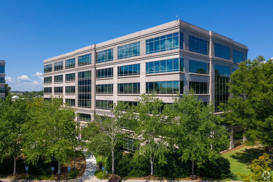 200 North Point Ctr E, Alpharetta, GA for rent - Building Photo - Image 1 of 4