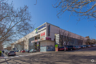 Calle de Nazario Calonge, 24, San Fernando De Henares, Madrid for sale Primary Photo- Image 1 of 3