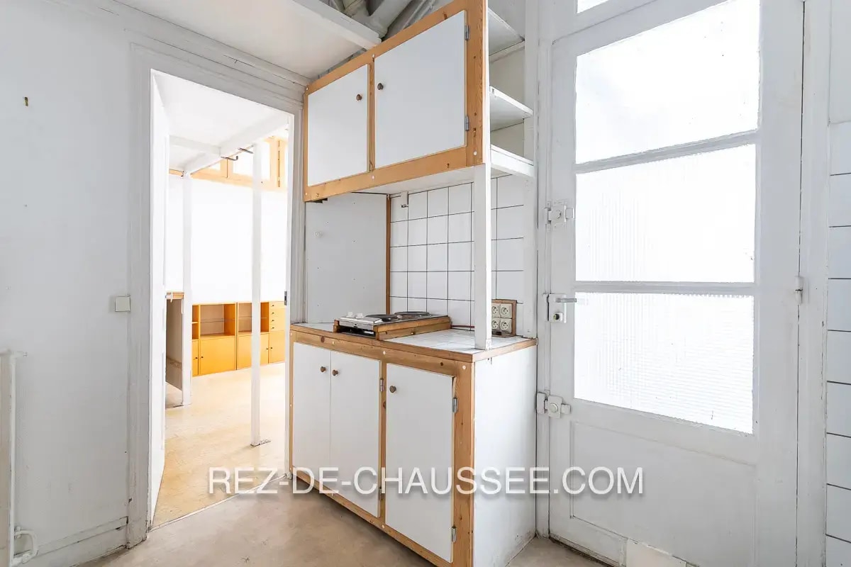 Paris, PAR 75020 - - - Interior Photo - Image 1 of 6