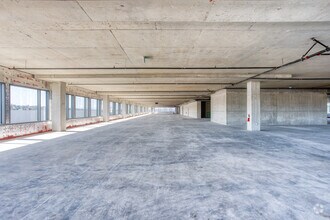 1101 Lake Washington Blvd N, Renton, WA to rent Interior Photo- Image 2 of 8