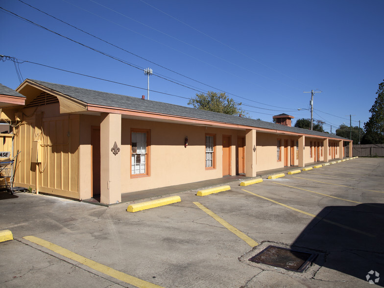 1604 N University Ave, Lafayette, LA for sale - Building Photo - Image 1 of 8