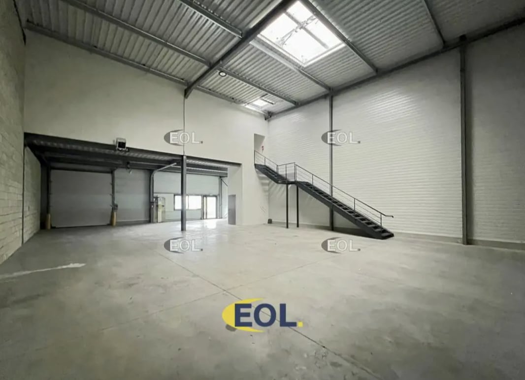 Light Industrial in Aulnay-sous-Bois to rent Interior Photo- Image 1 of 6